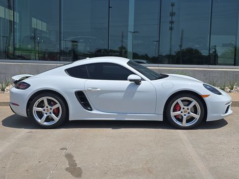 Certified 2023 Porsche 718 Cayman S RWD image 8