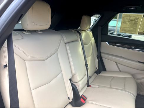 Used 2019 Cadillac XT5 FWD image 11