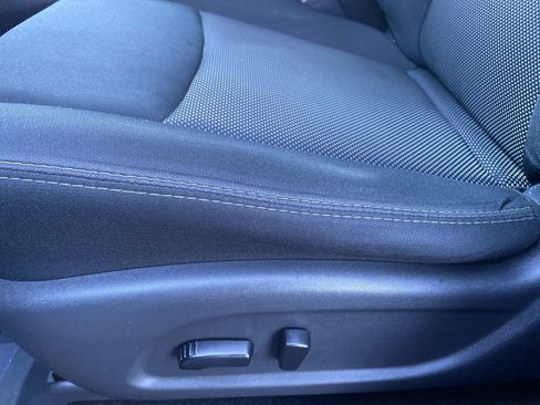 Used 2018 Nissan Pathfinder SV image 20