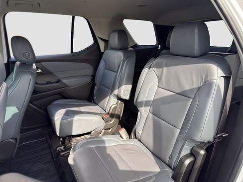 Used 2019 Chevrolet Traverse LT FWD image 12