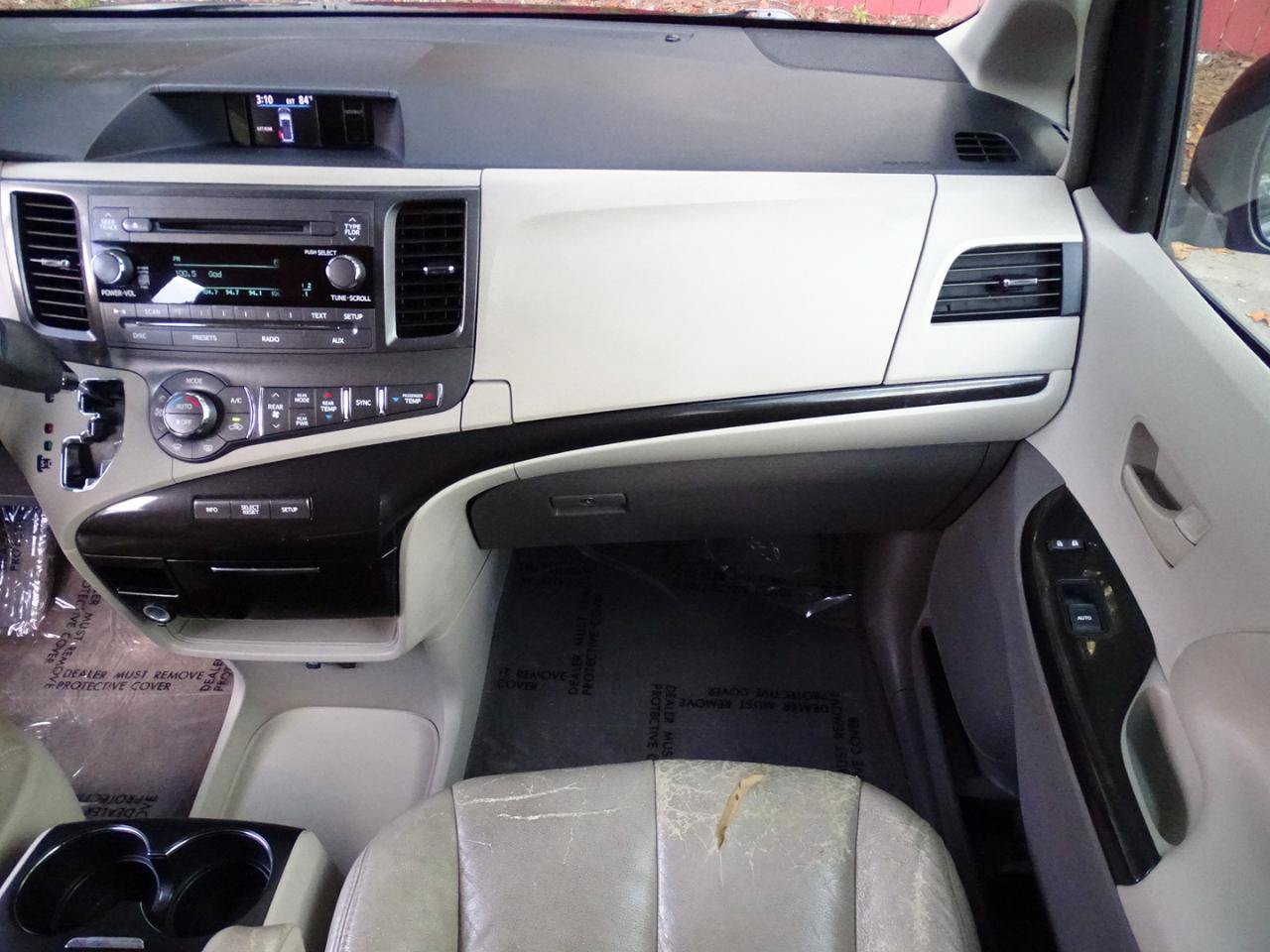 Used 2014 Toyota Sienna LE FWD image 31