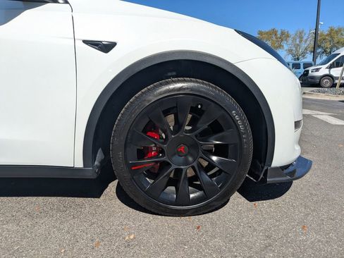 Used 2023 Tesla Model Y Long Range image 22