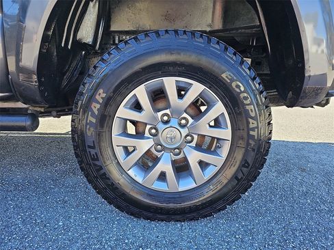 Used 2018 Toyota Tacoma SR5 image 38