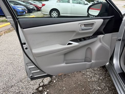 Used 2015 Toyota Camry LE FWD image 18