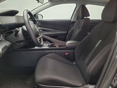 Used 2025 Hyundai Elantra SEL FWD image 17
