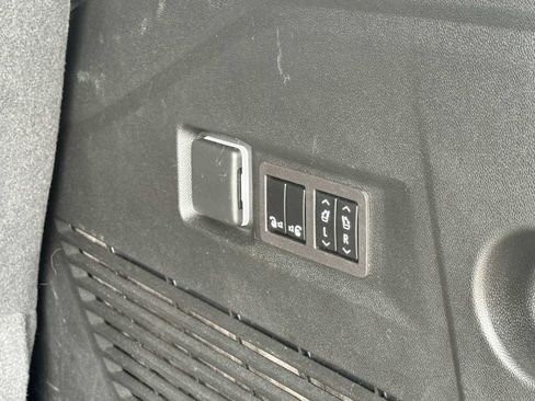 Used 2023 Chevrolet Tahoe Premier w/ Advanced Technology Package AWD/4WD image 27