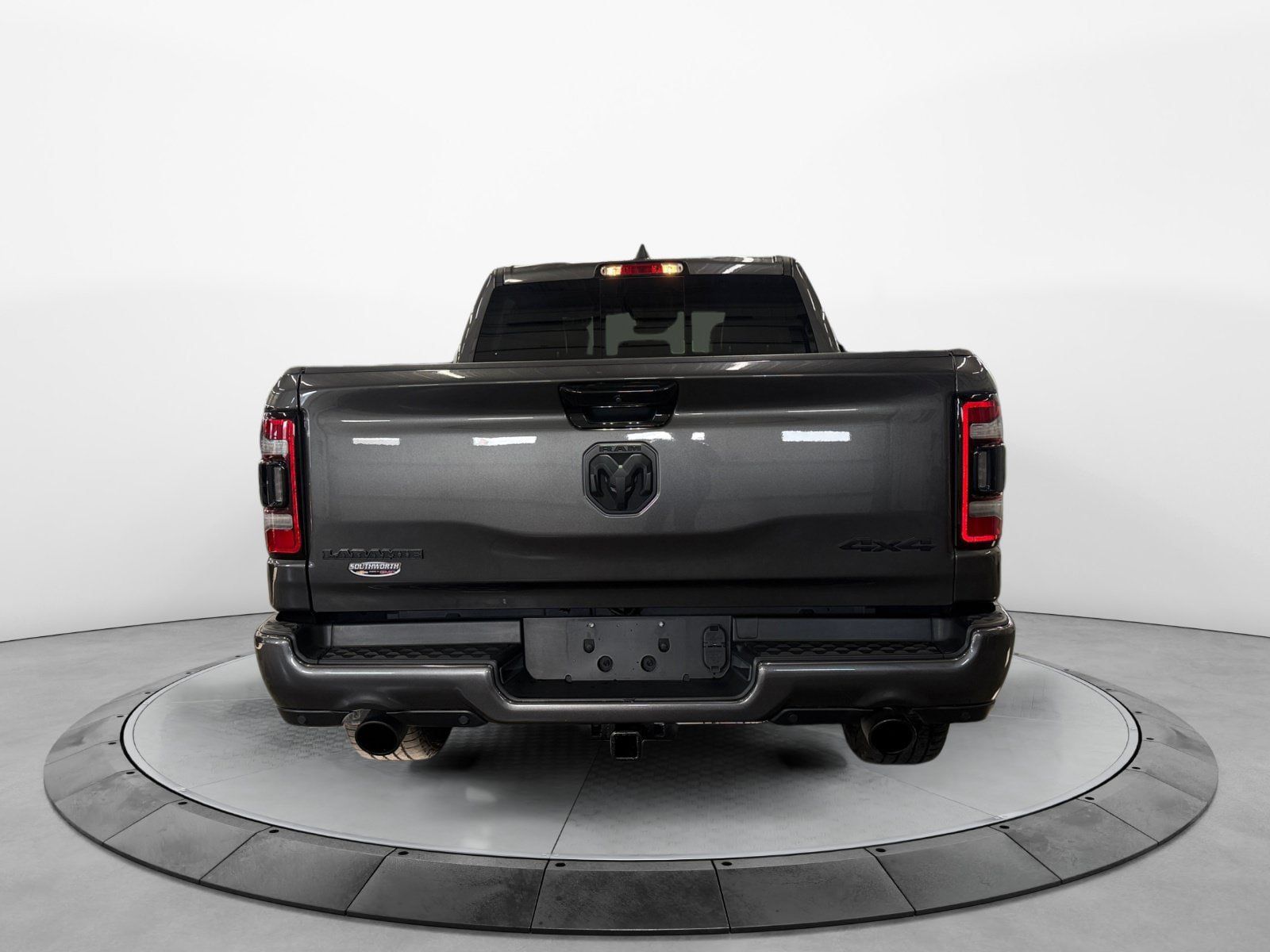 Used 2024 RAM 1500 Laramie AWD/4WD image 6