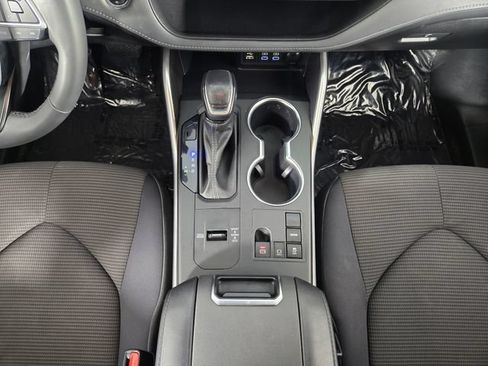 Used 2023 Toyota Highlander LE FWD image 26