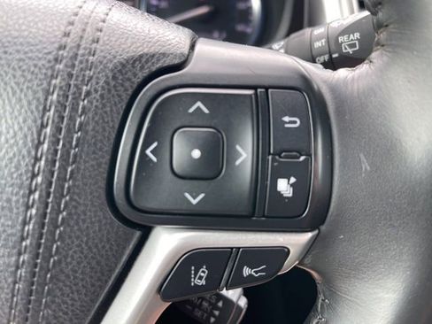 Used 2017 Toyota Highlander XLE FWD image 24