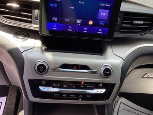 Used 2020 Ford Explorer XLT w/ Class III Trailer Tow Package image 8