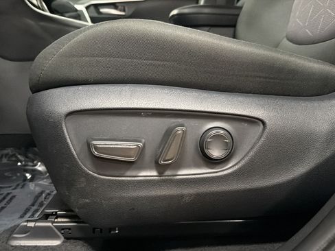 Used 2025 Toyota RAV4 XLE AWD/4WD image 16
