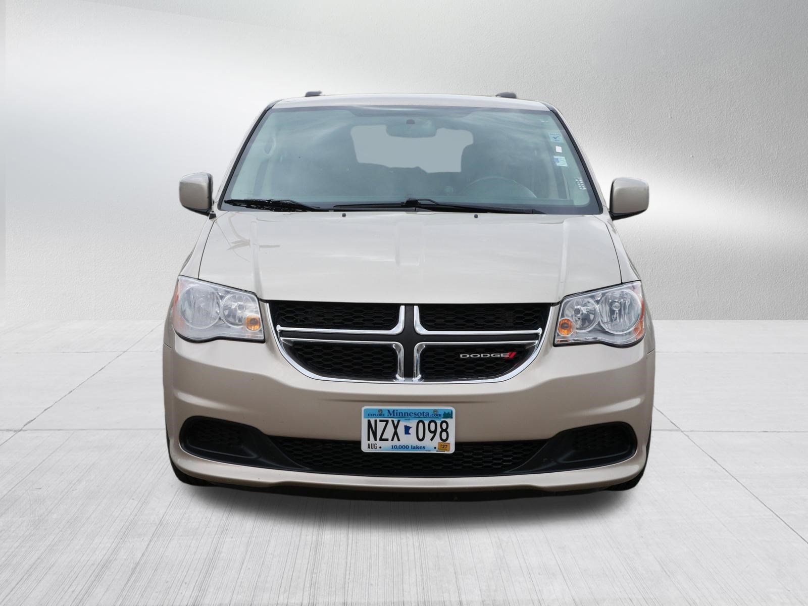 Used 2016 Dodge Grand Caravan SXT w/ Rear Park Assist Package FWD image 2