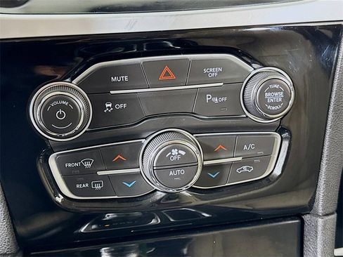 Used 2023 Chrysler 300 Touring L image 21
