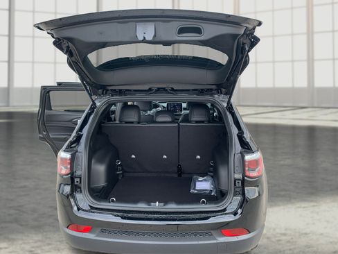 New 2026 Jeep Compass Latitude AWD/4WD image 11