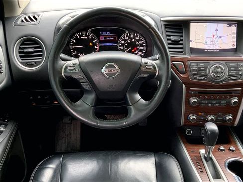 Used 2018 Nissan Pathfinder Platinum image 5