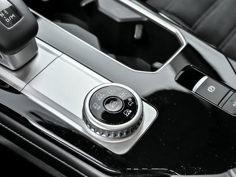 New 2025 Mitsubishi Outlander SE image 23