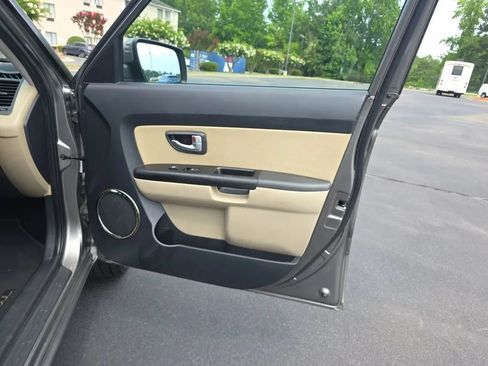 Used 2013 Kia Soul ! FWD image 39