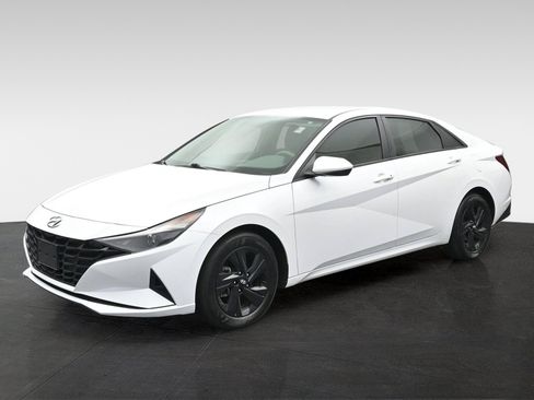 Certified 2021 Hyundai Elantra SEL FWD image 8