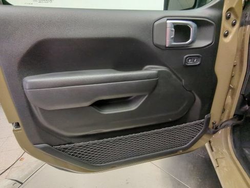 Used 2025 Jeep Wrangler Sport AWD/4WD image 7