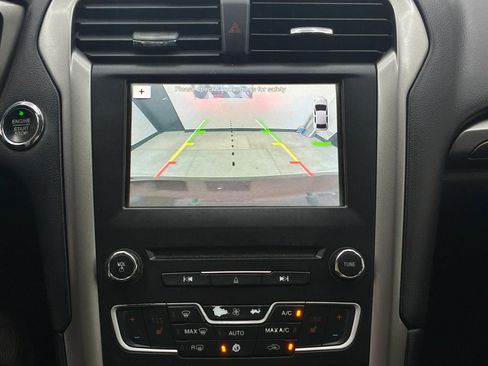 Used 2017 Ford Fusion SE w/ Fusion SE Technology Package FWD image 16