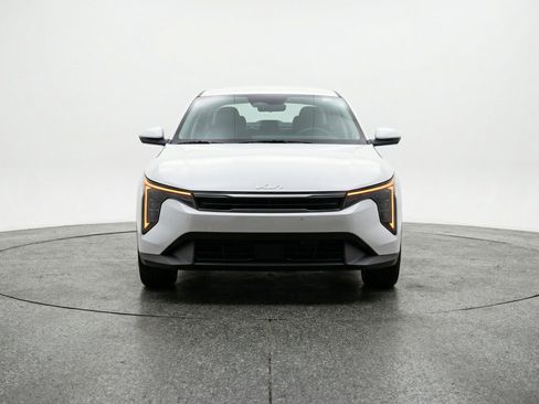 Used 2025 Kia K4 LXS image 2