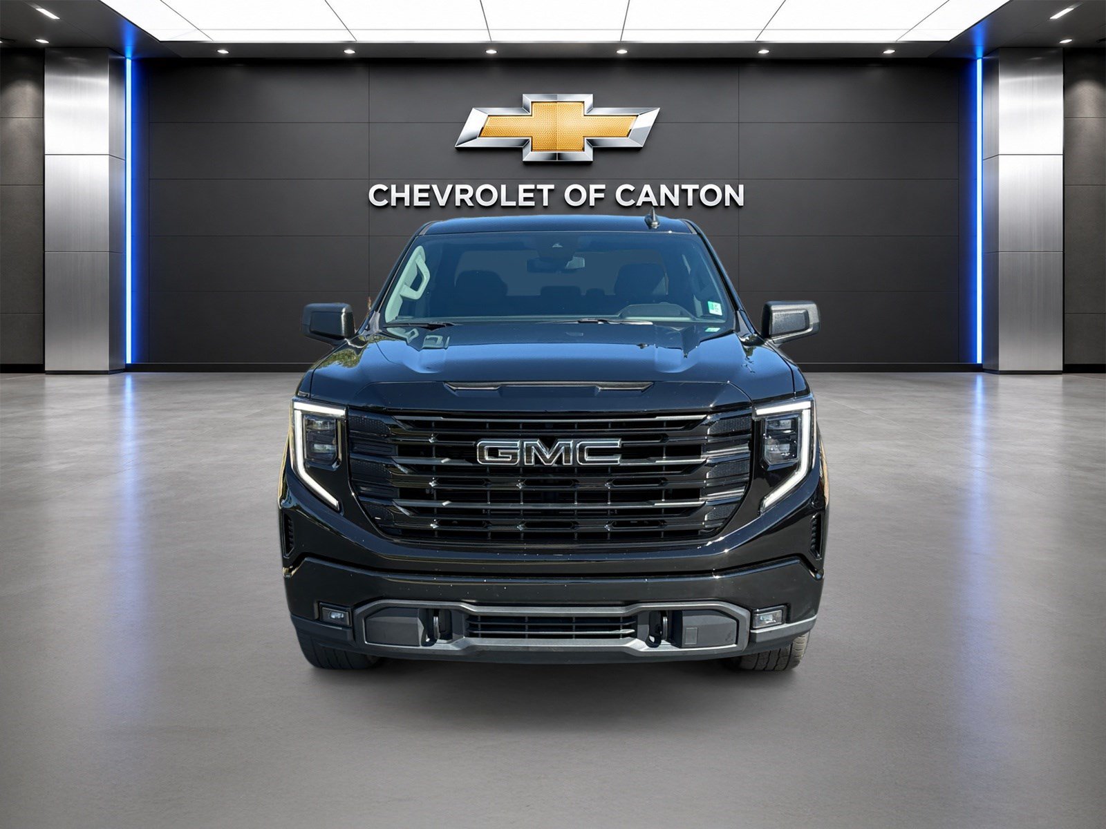 Used 2023 GMC Sierra 1500 Elevation AWD/4WD image 2
