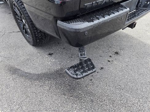 Used 2019 Nissan Titan SV w/ SV Convenience Package AWD/4WD image 8