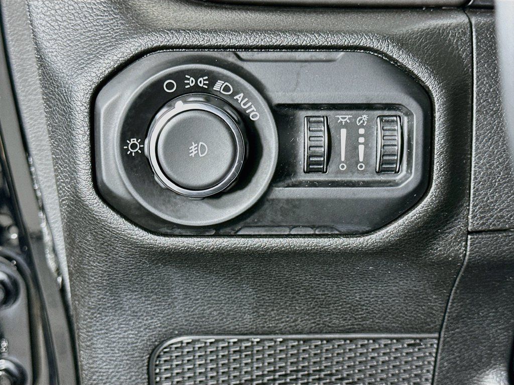 Used 2020 Jeep Wrangler Sport AWD/4WD image 10