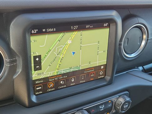 Used 2022 Jeep Wrangler Unlimited Sahara image 8