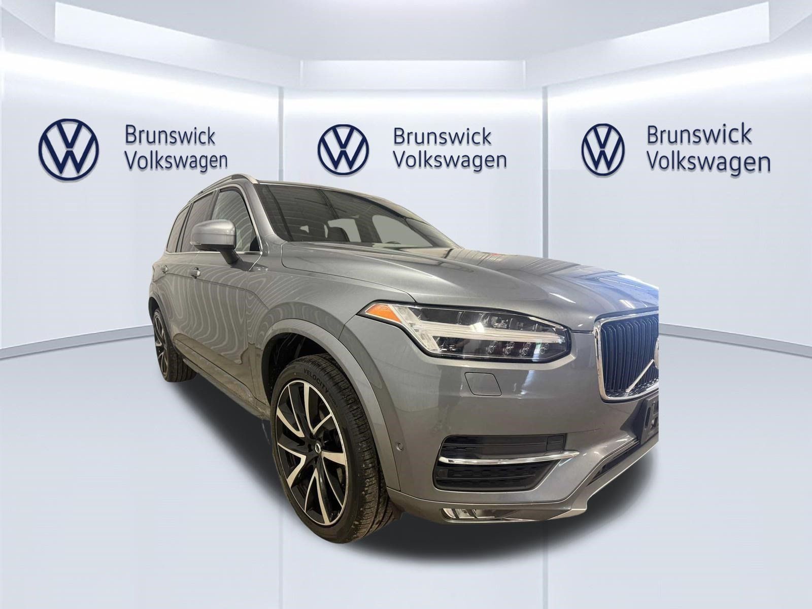 Used 2018 Volvo XC90 T6 Momentum w/ Convenience Package AWD/4WD image 10