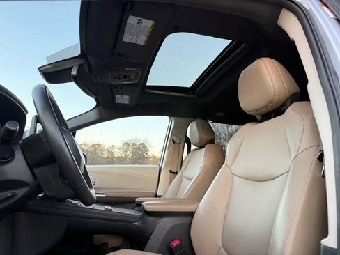 Used 2023 Toyota Sienna XLE image 24