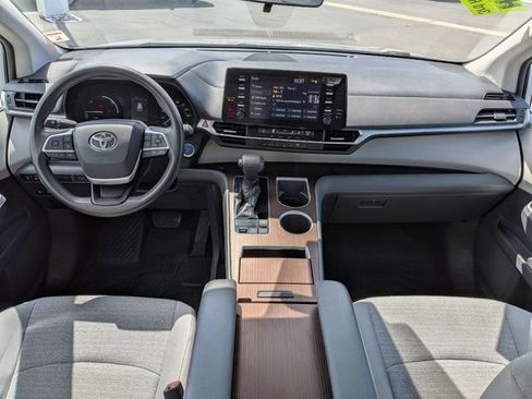Used 2021 Toyota Sienna LE FWD image 14