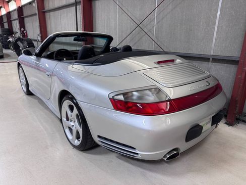 Used 2004 Porsche 911 Carrera 4S AWD/4WD image 9