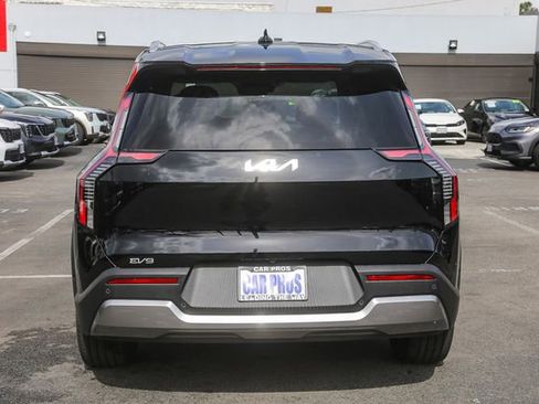 New 2026 Kia EV9 Wind image 16