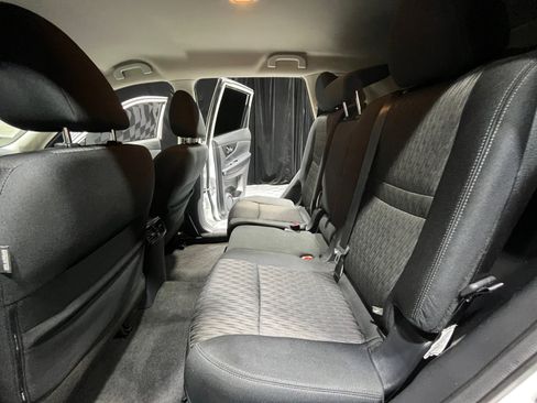 Used 2019 Nissan Rogue S image 17