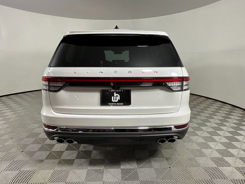 Used 2025 Lincoln Aviator Premiere image 8