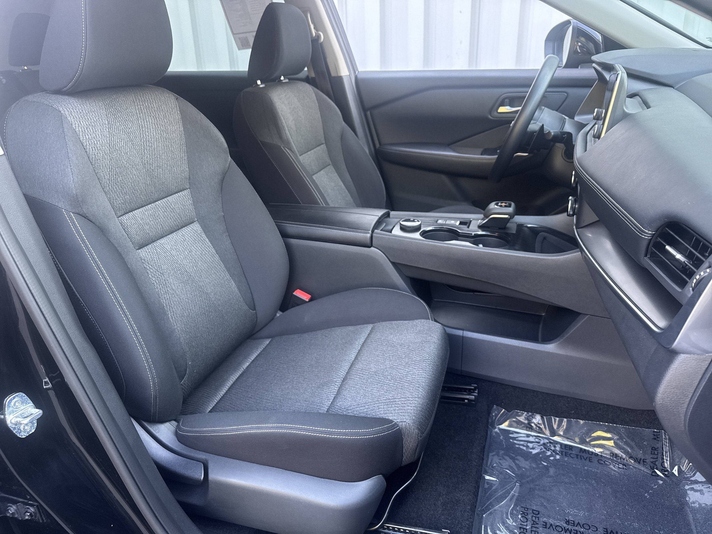 Used 2024 Nissan Rogue SV AWD/4WD image 2