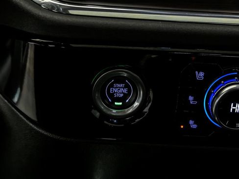 Used 2023 GMC Sierra 1500 SLT w/ SLT Convenience Package image 22