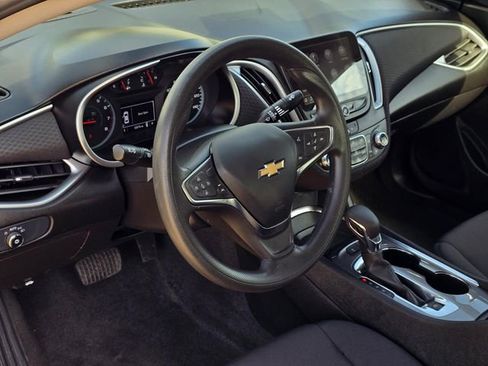 Used 2025 Chevrolet Malibu LT image 21