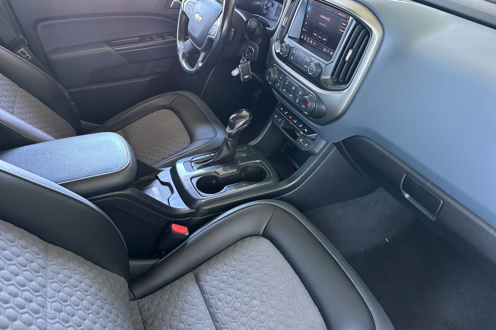 Used 2022 Chevrolet Colorado Z71 AWD/4WD image 32