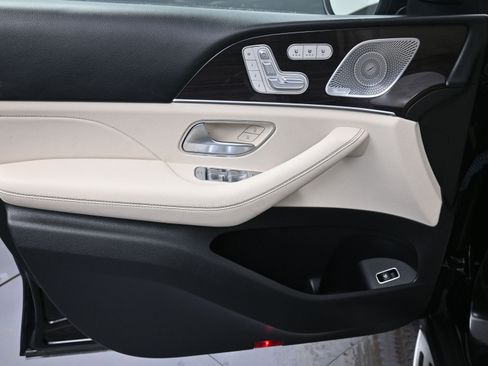 Used 2021 Mercedes-Benz GLS 450 4MATIC image 16