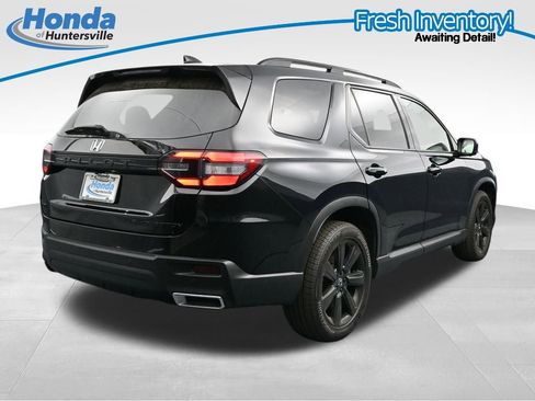 Used 2025 Honda Pilot Black Edition image 8