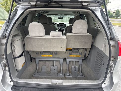 Used 2013 Toyota Sienna LE FWD image 12