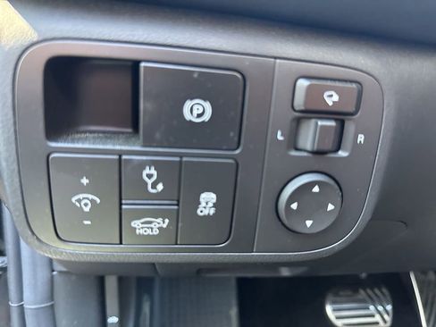 Used 2025 Hyundai Ioniq 6 Limited image 18