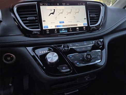 New 2026 Chrysler Pacifica Select image 7