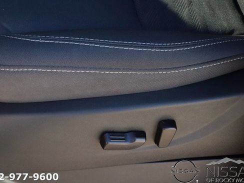 Used 2024 Nissan Frontier SV w/ SV Convenience Package image 14