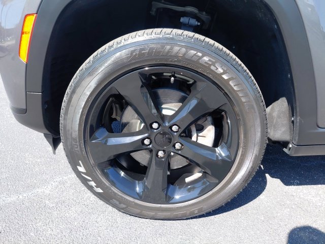 Used 2023 Jeep Grand Cherokee L Laredo RWD image 12