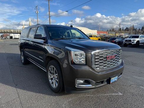 Used 2019 GMC Yukon XL Denali image 7