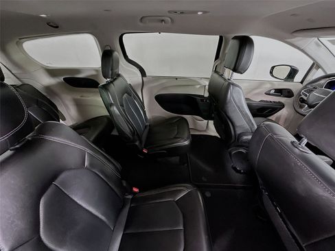 Used 2024 Chrysler Pacifica Touring-L FWD image 27