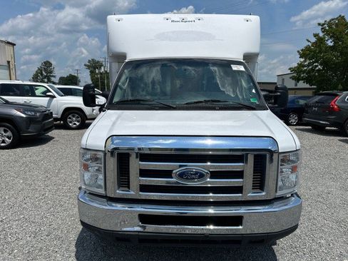 Used 2019 Ford E-350 and Econoline 350 Super Duty w/ Power Windows & Locks Group RWD image 3